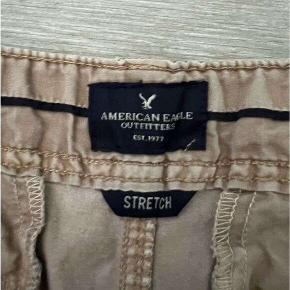 American Eagle khaki Shortie shorts size 8 - Picture 3 of 7